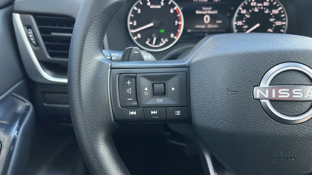 Used 2025 Nissan Rogue S FWD image 26