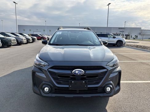 Used 2025 Subaru Outback Premium image 2