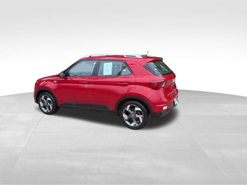 Used 2023 Hyundai Venue Limited FWD image 8