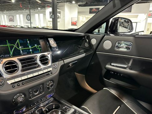 Used 2019 Rolls-Royce Dawn image 37