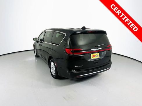 Used 2024 Chrysler Pacifica Touring-L image 7