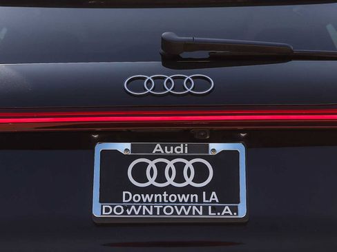 Used 2025 Audi Q5 Premium w/ Convenience Package AWD/4WD image 11