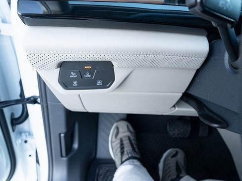 New 2026 Volkswagen Atlas SE image 23