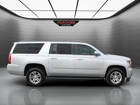 Used 2017 Chevrolet Suburban LT image 6