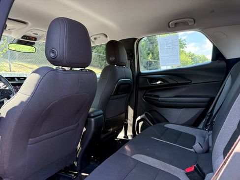 Used 2021 Chevrolet TrailBlazer LS AWD/4WD image 34