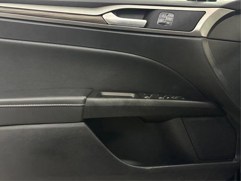 Used 2018 Ford Fusion SE w/ Fusion SE Technology Package image 26