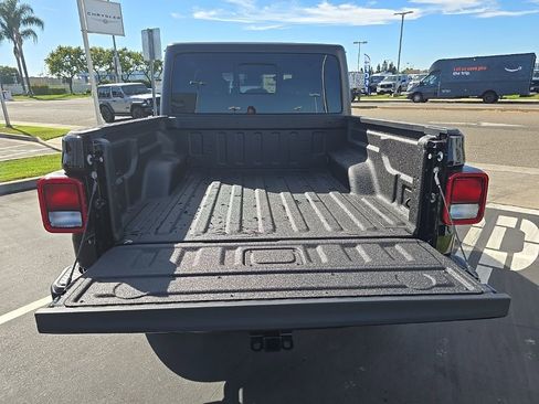 New 2025 Jeep Gladiator Sport image 14