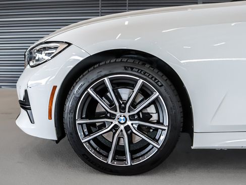 Used 2019 BMW 330i Sedan w/ Premium Package RWD image 4