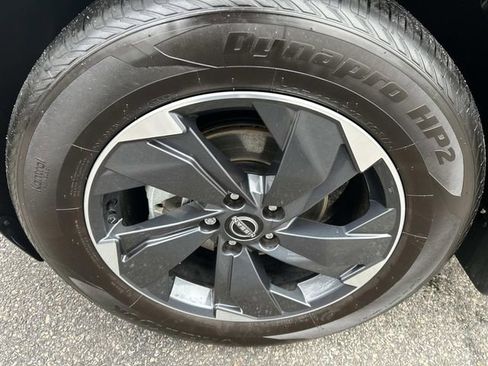 Used 2025 Nissan Rogue SV image 9