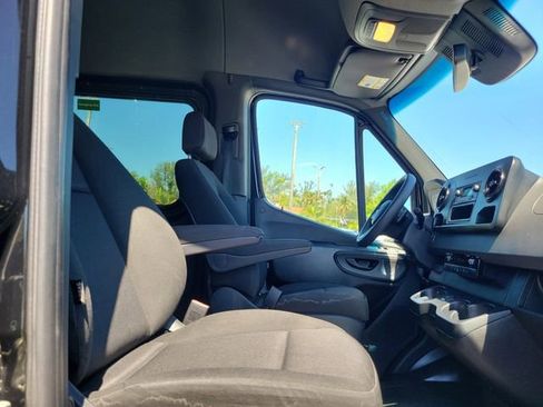 Used 2023 Mercedes-Benz Sprinter 2500 image 13