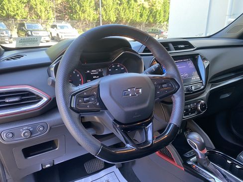 Used 2022 Chevrolet TrailBlazer RS w/ Convenience Package FWD image 17
