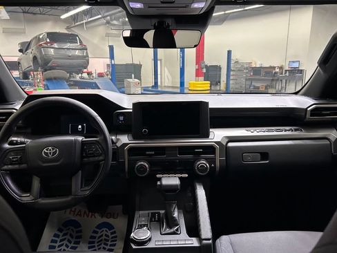 Used 2024 Toyota Tacoma SR5 AWD/4WD image 18