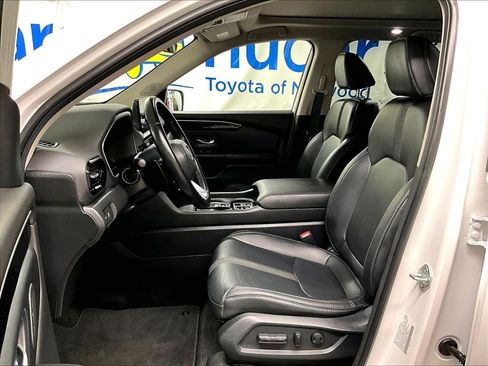 Used 2024 Honda Pilot Touring image 10