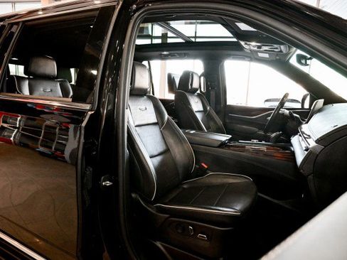 Used 2023 Cadillac Escalade ESV Premium Luxury image 27