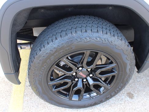 Used 2025 GMC Sierra 1500 Elevation w/ LPO, Elevation Black Package AWD/4WD image 18
