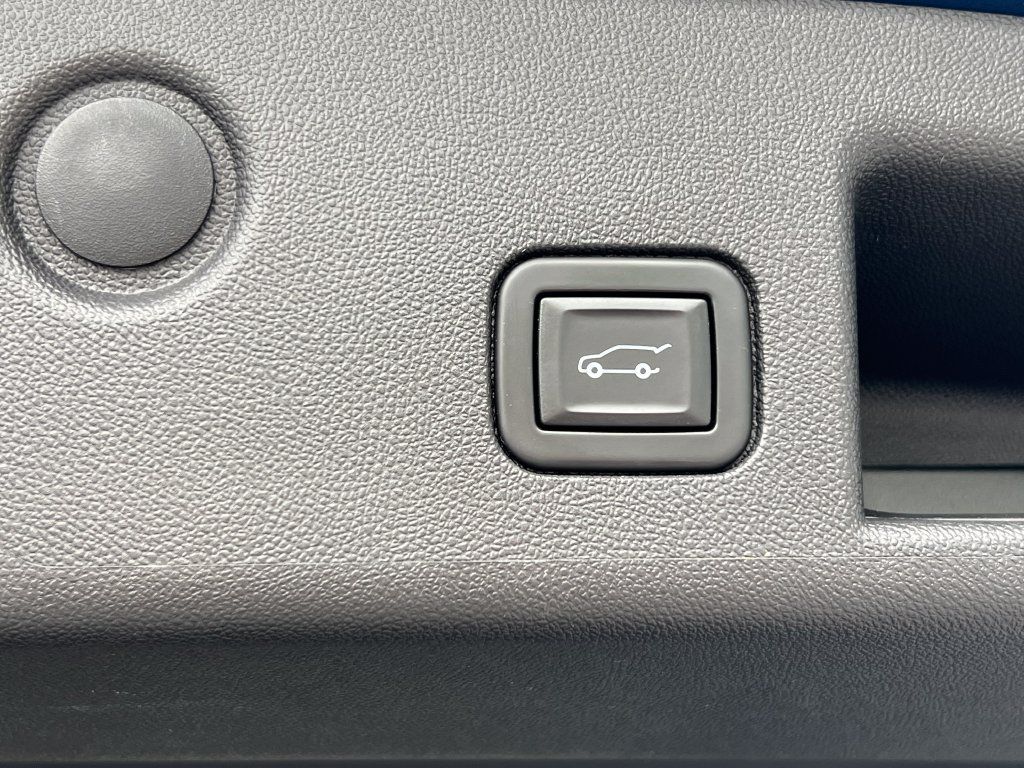 Used 2021 Chevrolet Equinox LT FWD image 19