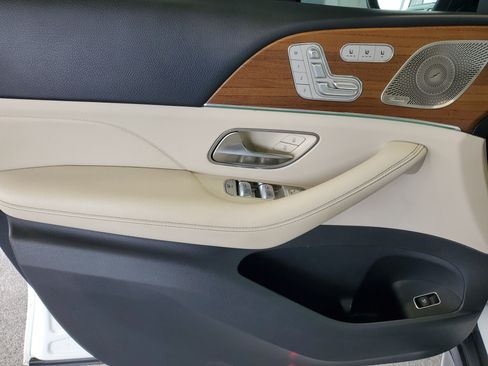 Used 2022 Mercedes-Benz GLS 450 4MATIC image 15