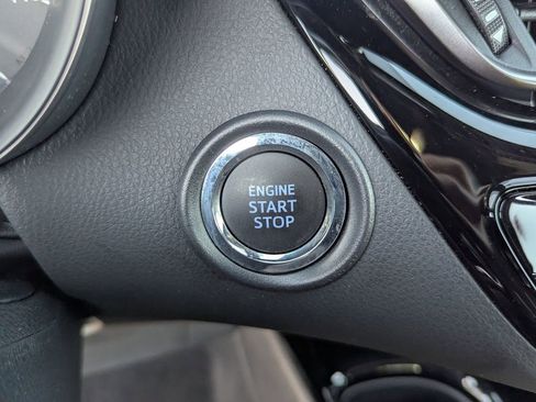 Used 2022 Toyota C-HR XLE image 24