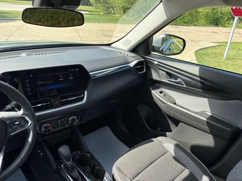 Used 2024 Chevrolet TrailBlazer LT w/ LT Cold Weather Package FWD image 40