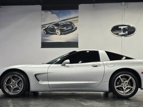 Used 2002 Chevrolet Corvette Coupe w/ Preferred Equipment Group2 image 11