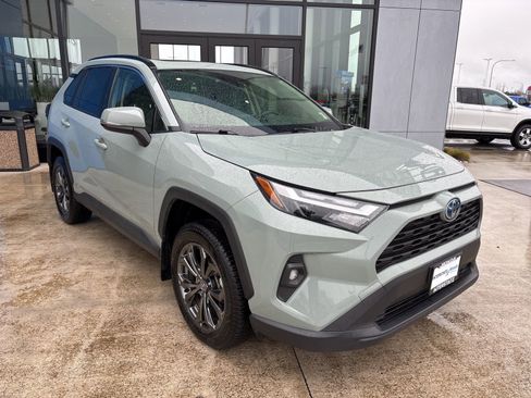 Used 2023 Toyota RAV4 XLE Premium image 3