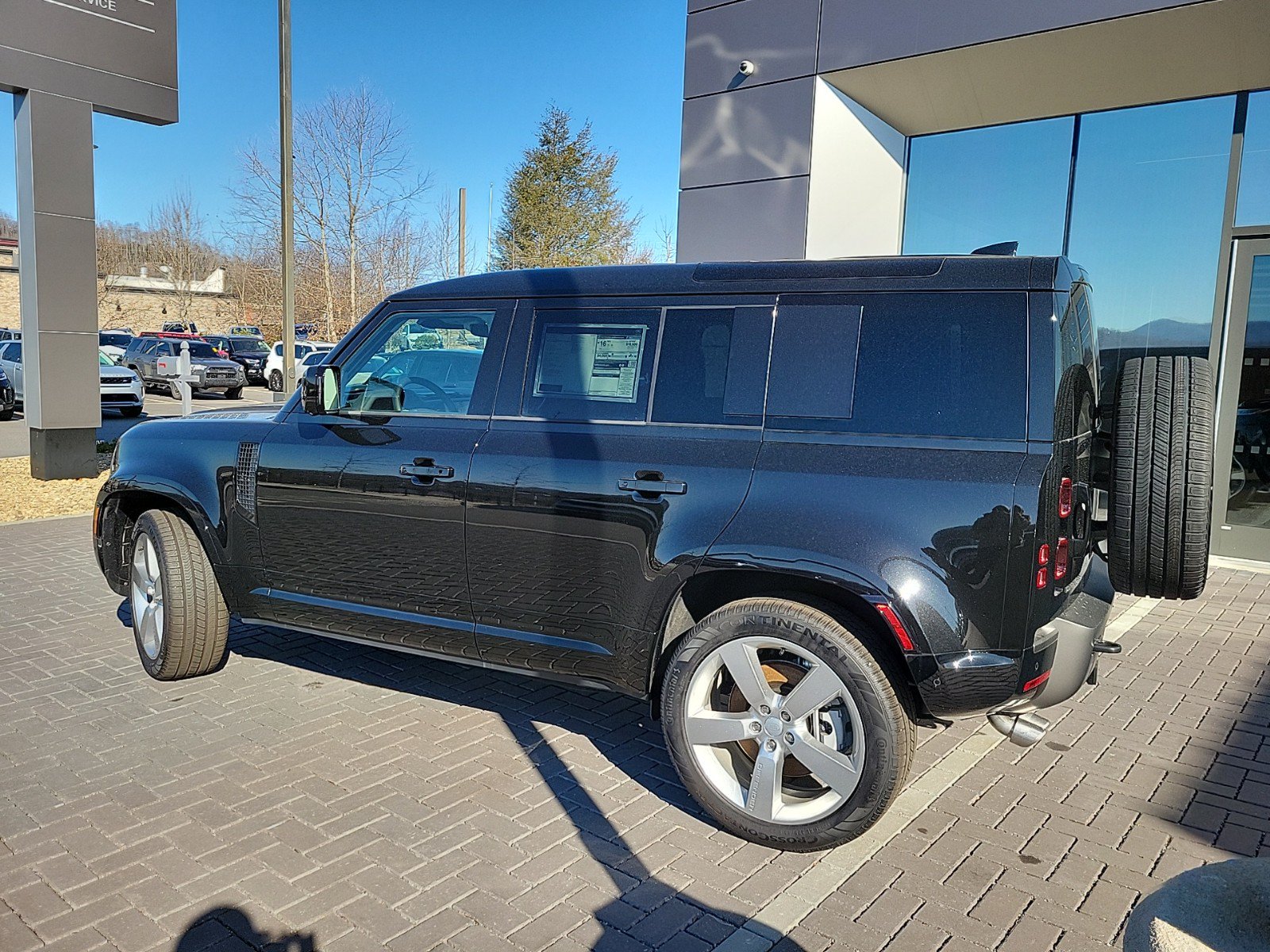 Certified 2025 Land Rover Defender 110 X-Dynamic SE AWD/4WD image 8