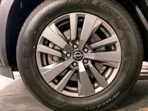 Used 2025 Nissan Pathfinder SV image 9