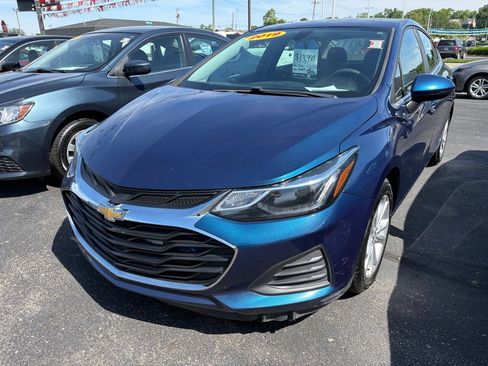 Used 2019 Chevrolet Cruze LT w/ Convenience Package FWD image 5