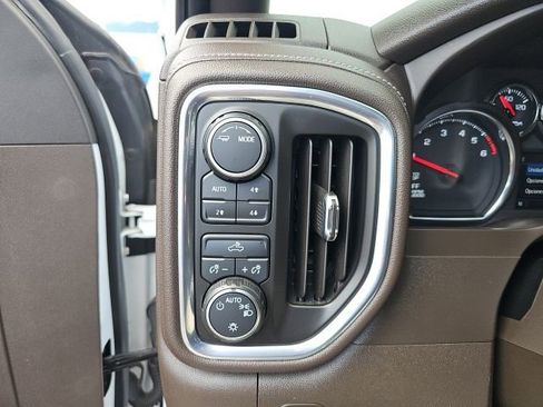 Used 2021 Chevrolet Silverado 1500 LT w/ Z71 Off-Road Package AWD/4WD image 23