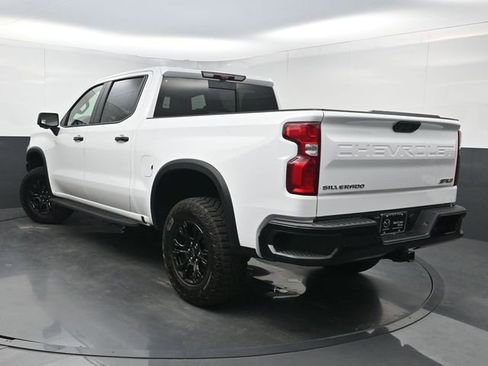 Used 2022 Chevrolet Silverado 1500 ZR2 w/ Technology Package AWD/4WD image 4