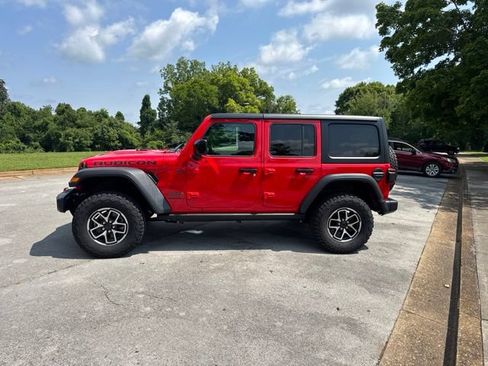 Used 2026 Jeep Wrangler Unlimited Rubicon AWD/4WD image 4