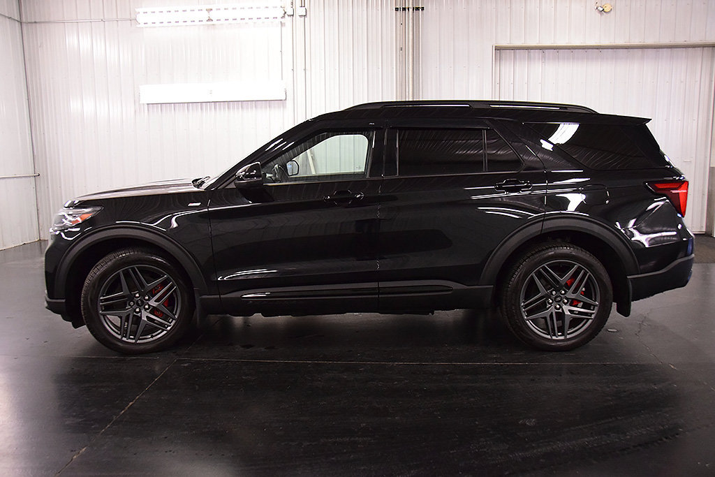Used 2025 Ford Explorer ST-Line w/ Premium Package AWD/4WD image 4