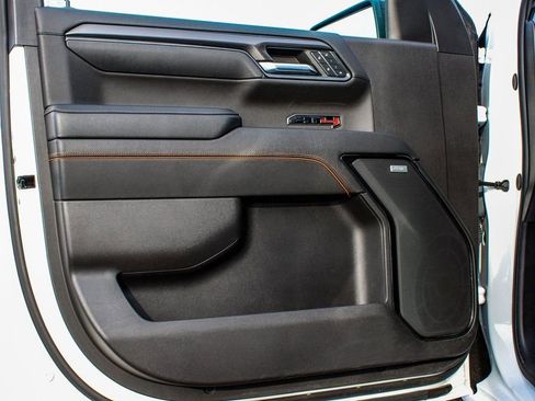 Used 2024 GMC Sierra 1500 AT4 w/ Technology Package image 8