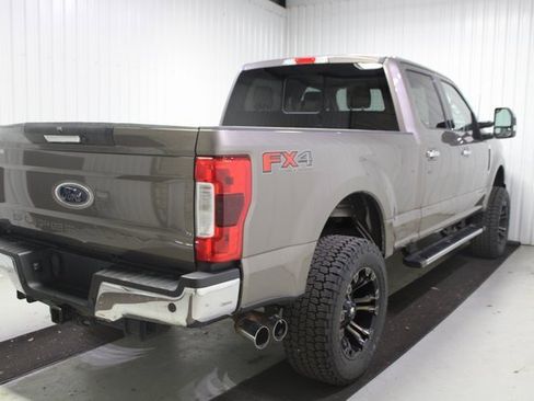Used 2019 Ford F250 Lariat w/ Chrome Package image 6