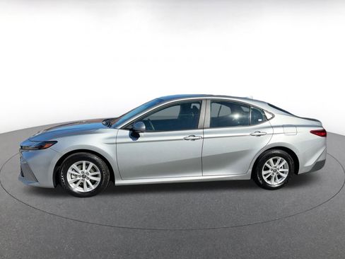 Used 2025 Toyota Camry LE image 10