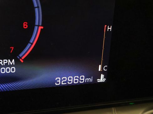 Used 2025 Chevrolet Trax LT FWD image 34