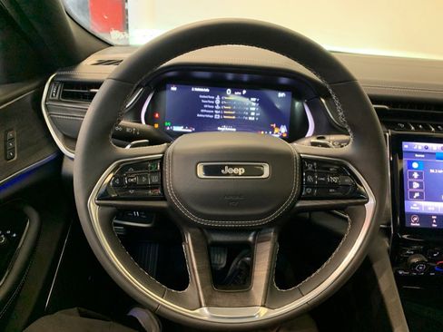 Used 2023 Jeep Grand Cherokee Overland image 23