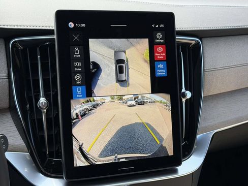 New 2026 Volvo XC90 B6 Plus w/ Protection Package Premier AWD/4WD image 4