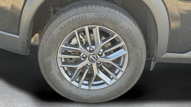 Used 2025 Nissan Rogue S AWD/4WD image 18