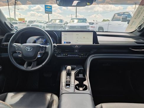 Used 2023 Toyota Crown AWD/4WD image 13