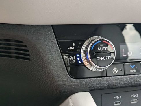 New 2026 Mitsubishi Outlander SEL FWD image 30