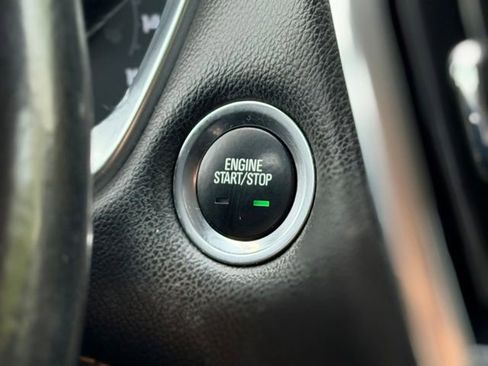 Used 2019 Chevrolet Traverse LT FWD image 11
