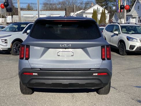 Used 2023 Kia Sorento LX image 4