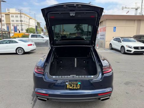 Used 2018 Porsche Panamera image 33