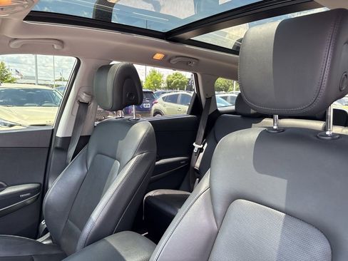 Used 2017 Hyundai Santa Fe FWD image 5