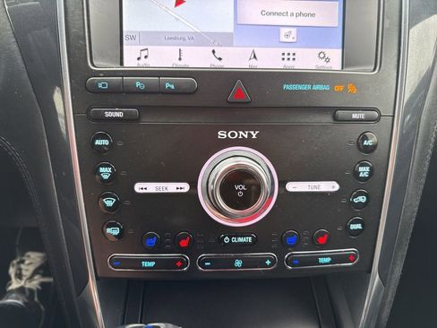 Used 2019 Ford Explorer Platinum image 37