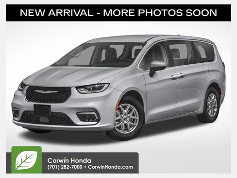Used 2023 Chrysler Pacifica Touring-L FWD image 1