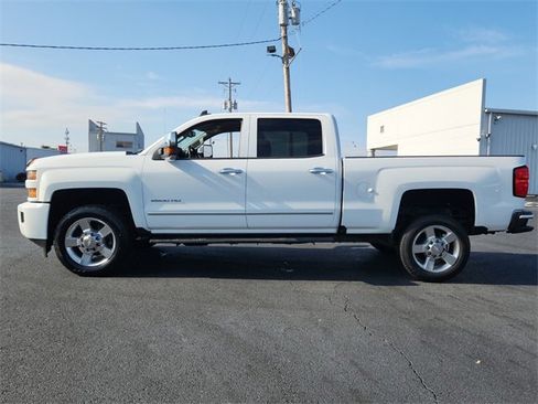 Used 2019 Chevrolet Silverado 2500 LT w/ Custom Sport Edition image 6