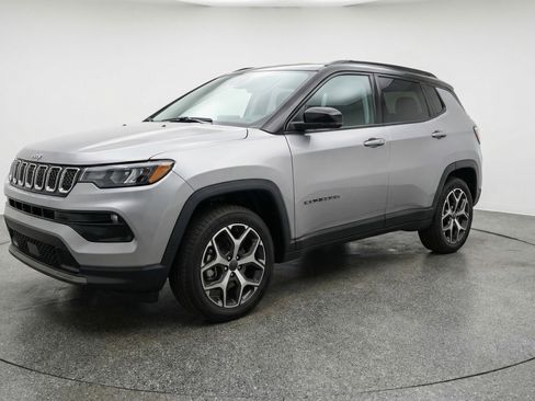 Used 2025 Jeep Compass Limited image 3