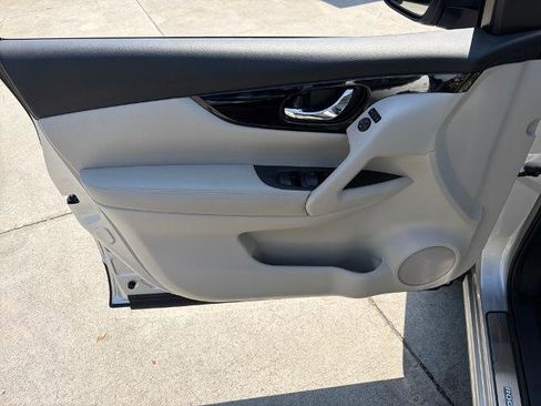 Certified 2022 Nissan Rogue Sport SL FWD image 17